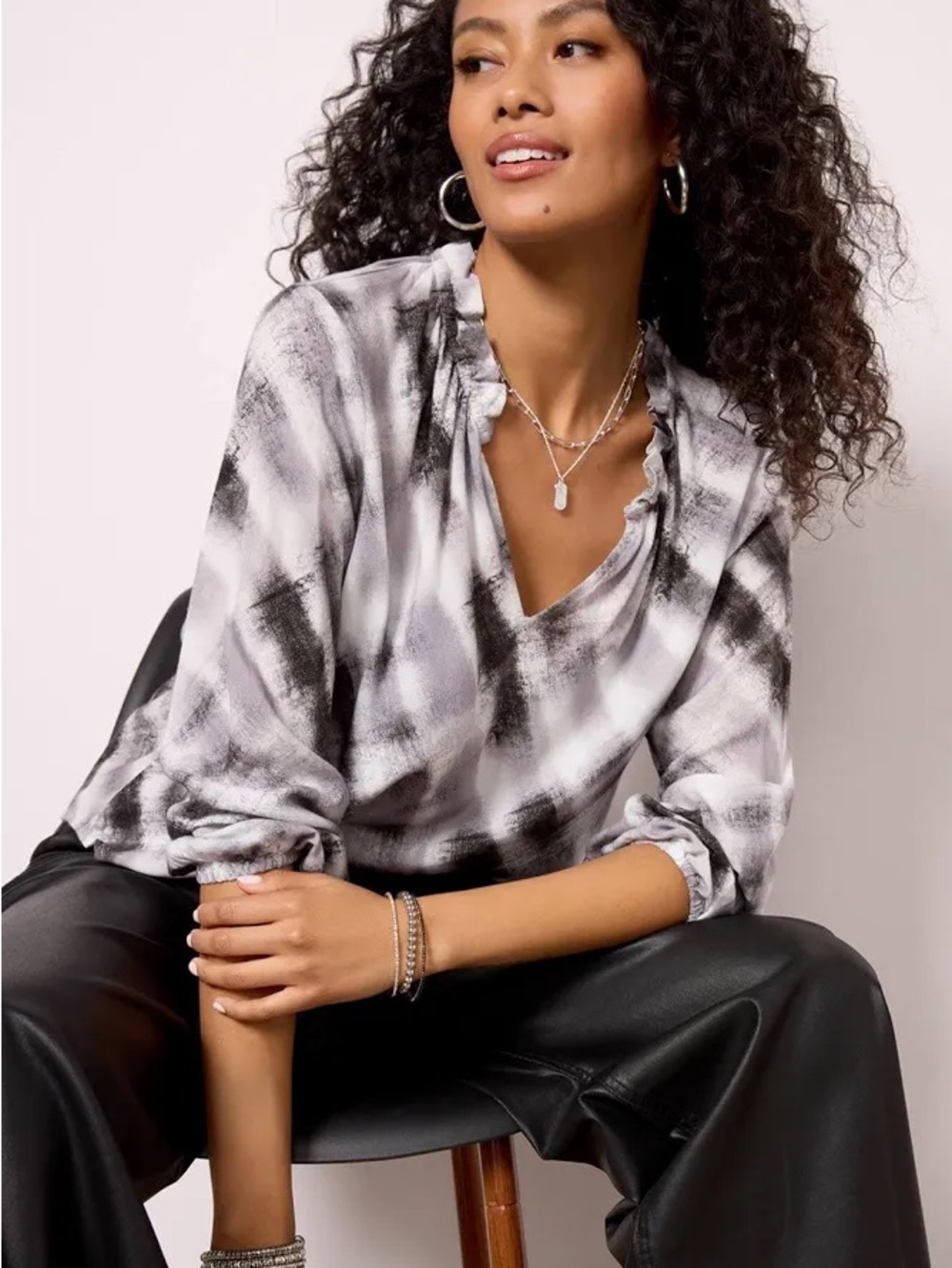 cloth & stone Black and White Tie-Dye V-Neck Blouse
